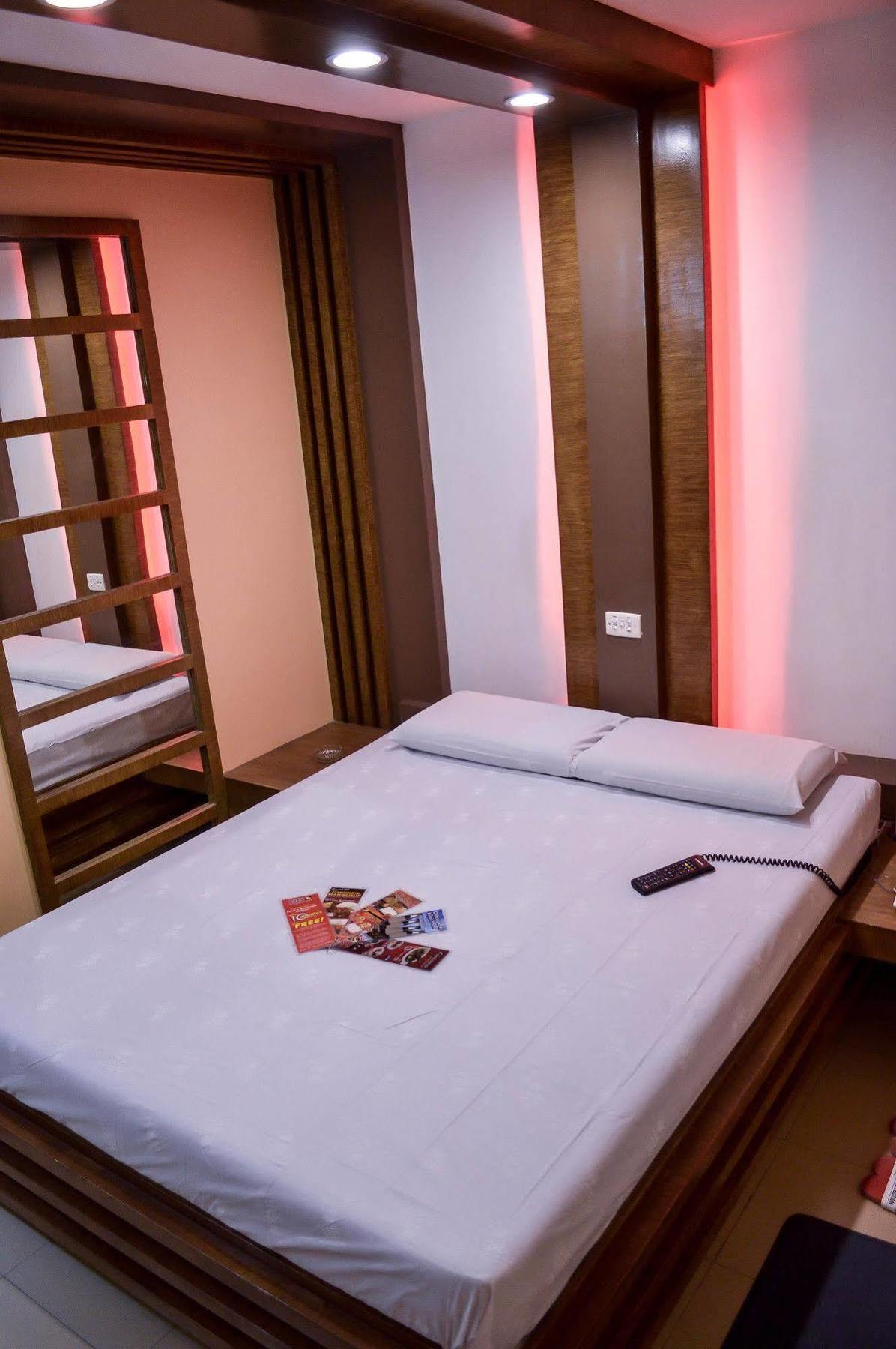 Hotel Sogo Sta Mesa Manille Extérieur photo